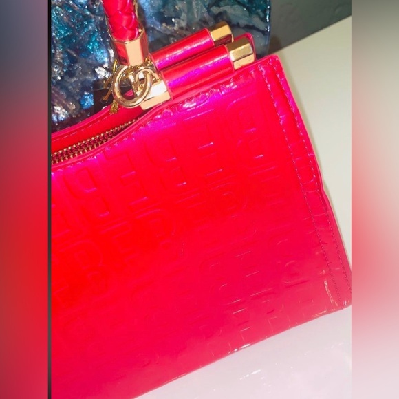 Bebe Irridescent Dark Pink Monogram Purse W/ Matching Wallet & Crossbody Strap - Picture 7 of 14